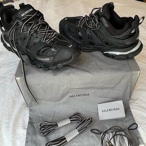 Balenciaga Track. LED sneaker Black on Black size 44e like-new worn twice indrs